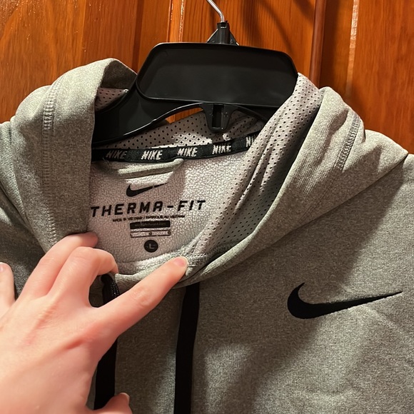 Nike - Picture 2 of 4